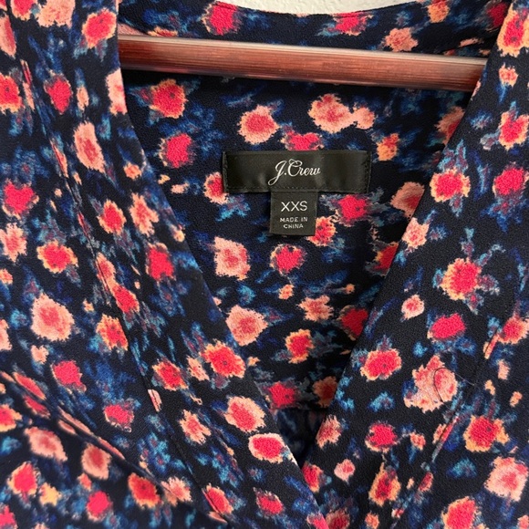 J. Crew Open V-Neck Top in Floral, size XXS - Picture 4 of 10
